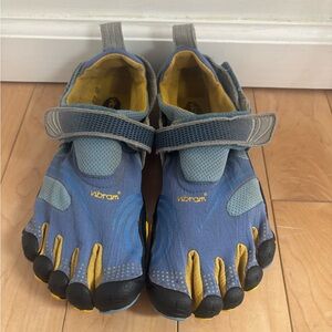 Vibram FiveFingers Pale blue and Yellow Toe Shoes39/8